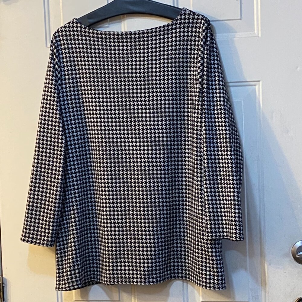 Talbots Black and White Houndstooth Scoop Neck Sweater - Picture 5 of 8